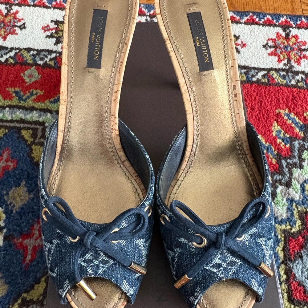 Authentic Louis Vuitton Denim Blue Oasis Open Toe Mules - NWOT